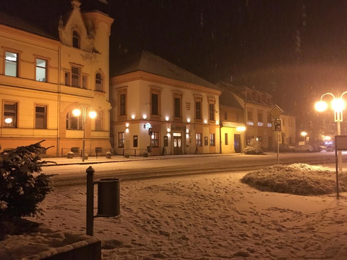 Kounicky Dvur Hotel Dolní Kounice Exterior foto