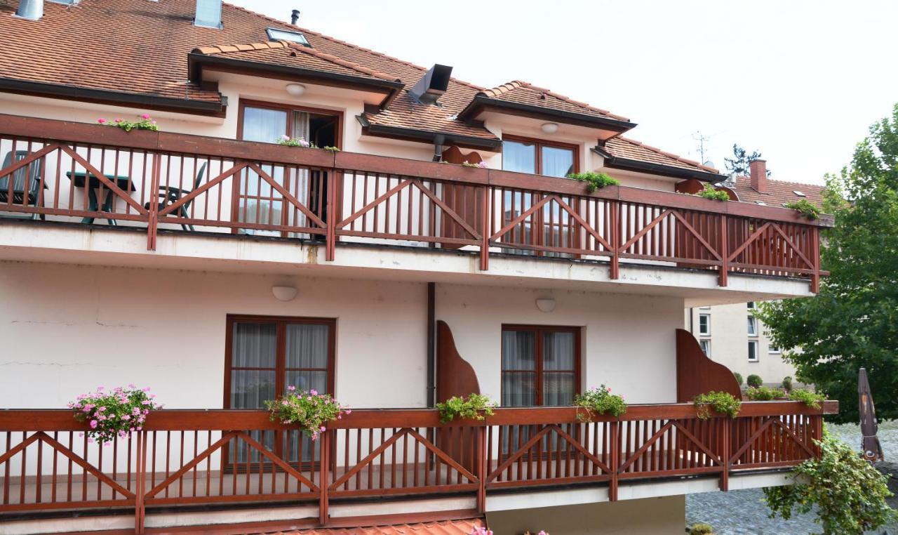 Kounicky Dvur Hotel Dolní Kounice Exterior foto