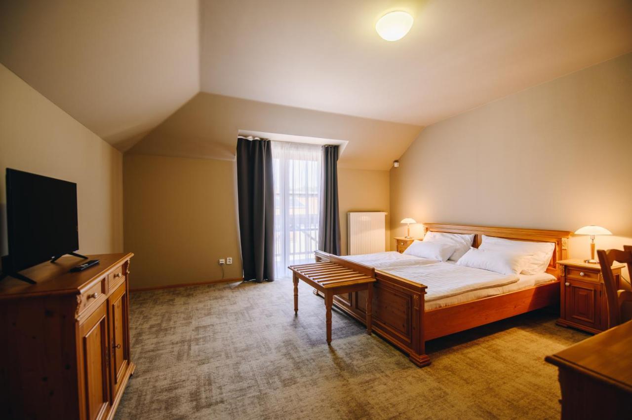 Kounicky Dvur Hotel Dolní Kounice Exterior foto