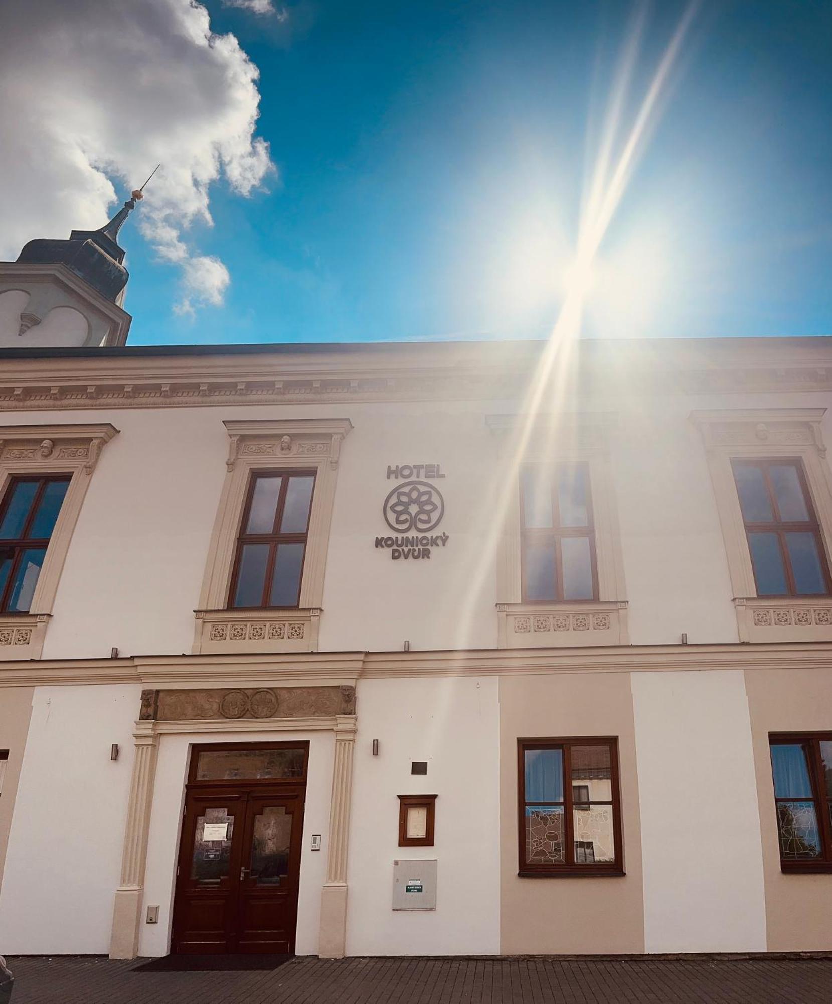 Kounicky Dvur Hotel Dolní Kounice Exterior foto